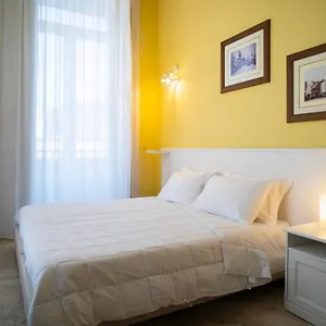 https://margherita-rooms.taorminaitalyhotels.com